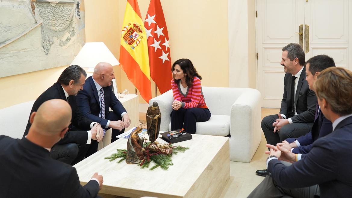 Díaz Ayuso, reconocida como Maratoniana de Honor por su apoyo al Zurich Rock ’n’ Roll Running Series Madrid La presidenta Isabel Díaz Ayuso