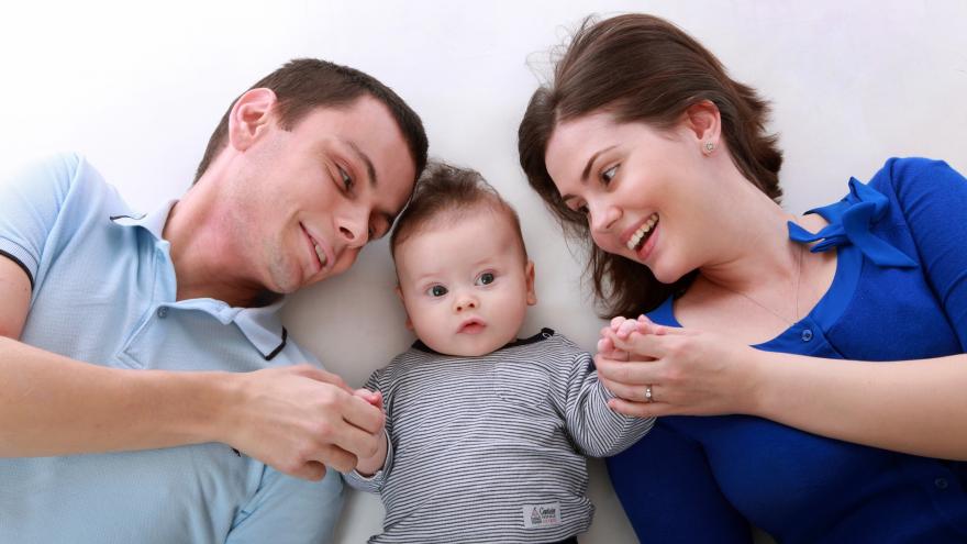 Becas de Educación Infantil Padre, madre y bebe