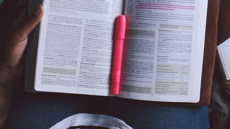 Estudiante en su habitación